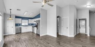 Charming 2 bedroom 2 bathroom townhome Gallery 6