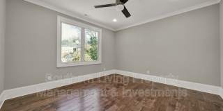 2011 Sharon Ave Gallery 30