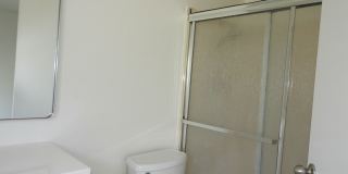 Lovely 2 bedroom townhouse Gallery 19