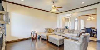 $500 Off First Month's Rent!!! St James Park Home in Norman - Community Pool!  Available in Now! Gallery 8