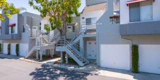 Upper Carriage Unit. 1Bed+DEN! 1 car garage. Great Location! Gallery 1