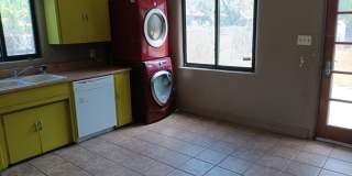 Charming 2-bedroom, 1-bathroom home! Showings available now! Move in special!! Gallery 5