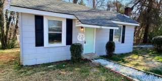 Remodeled 2 bedroom / 1 bathroom home available now! Gallery 17