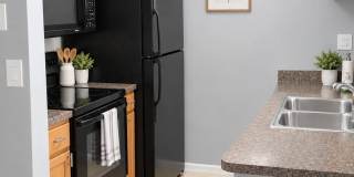 1/1 Condo Great Location in Brandon Gallery 1