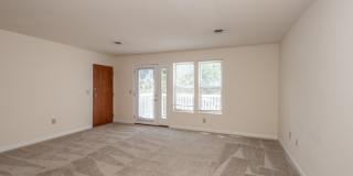 Walk to UC & UC Medical | 1BR/2BR Apartments Gallery 24