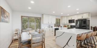 Luxury Lakefront House - Fully Furnished Gallery 7