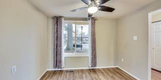 Updated 3+2.5 End Unit w/ 2 PARKING SPACES Gallery 7