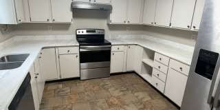 3BD/2BA Townhouse Located in the Heart of East Memphis Gallery 5
