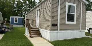 31 Randall Ave Gallery 1