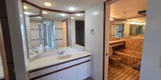 Rarely available 1-bedroom, 1-bathroom luxury apartment in the Punahou Cliffs Condominium. Gallery 10