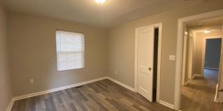 Room in 3 Bedroom Home at Glory St Gallery 30