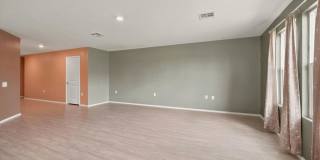 Beautiful 4-Bedroom Home with Golf & Clubhouse Access Gallery 9