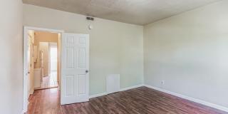 1106 Queen St NE Gallery 1