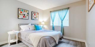 Rise Broadway Gallery 76