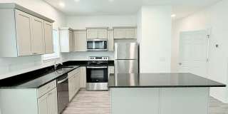 Spacious 4-Bedroom Townhome Gallery 5
