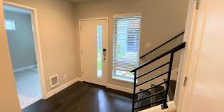 Modern 4BR Townhome in Prime Bellevue | AC | Bellevue Schools | Minutes to Microsoft Gallery 5