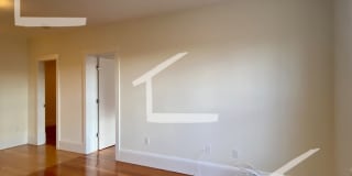 Nice 2 bed in Brookline Gallery 15