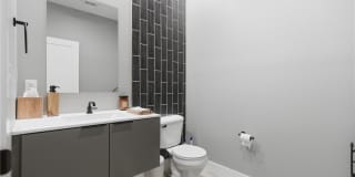 240 E Jefferson St Gallery 25