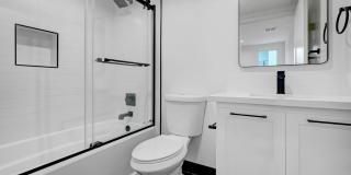 5 Bedroom / 4 bathroom Fully Detached Townhouse in Echo Park with Private Garage Gallery 14