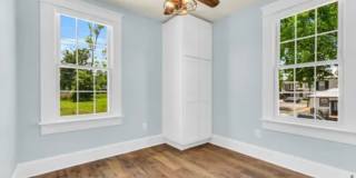 Gorgeous 3/2 Located 1 Block From Downtown Greenville! Gallery 27