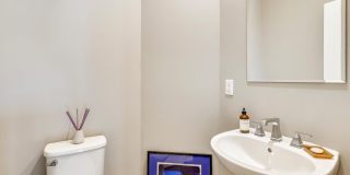 GREAT LOCATION!! Stunning 3BD/3.5BA luxury 4-level townhouse! Gallery 15