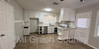 1017 E. 38th Pl Gallery 6