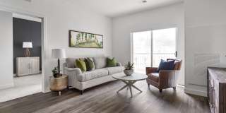 Station 250 Mundelein Gallery 12