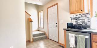 Updated 3bed 3bath End Unit Townhome w’Great Views Gallery 8