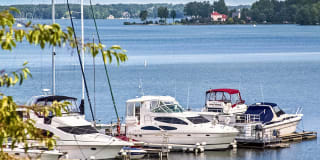 Sailpointe at Lake Norman Apartment Homes Gallery 2