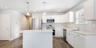 934 Maple Avenue Gallery 6