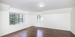 Stately Two Story Home w/ Serene Backyard in Crescent Park Gallery 15