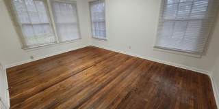 3 Bed 2 Bath in Hyde Park with Huge Yard Gallery 4