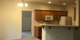 4 Bed 3 Bath Gated Townhome Near Maplewood Golf Gallery 12