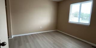 1106-1108 S. Joplin Gallery 26