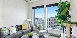 FURNISHED STUDIO IN THE HEART OF THE NORTH LOOP - UTILITIES INCLUDED! Gallery 4