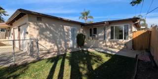 2 Bedroom / 1.5 Bathroom plus bonus room Home in La Mesa Gallery 1