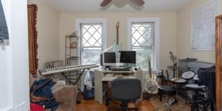 Charming 6 Bedroom-No Broker Fee Gallery 1