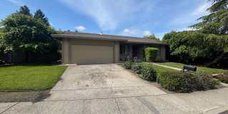 3 bedroom 2 bathroom Single Family Home with A/C in Santa Rosa's Larkfield Area Gallery 1