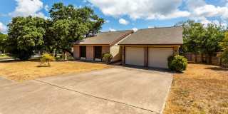 Charming Cottage in North Park Estate - Prime Location! Gallery 1
