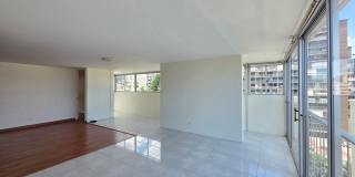 AVAILABLE NOW! Spacious and bright 2 bed, 2 bath, 1 parking unit on Ward Ave Gallery 4