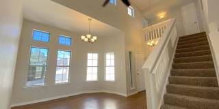 Beautiful North Hills Refrig A/C Home with Pool! Gallery 5