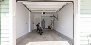 2bd, 2.5 bath, 1car garage w parking in driveway Gallery 22