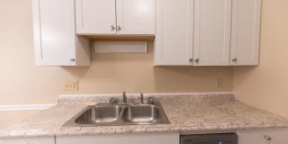 Charming 2 BD, 2.5 BA Townhome w/ a Community Pool in a Prime Winston Location Gallery 4