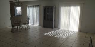 Super Clean Annual 2 bed 1 bath 1 garage home in Kingsway Elementary District Gallery 4