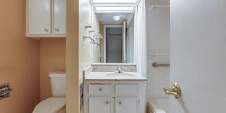 1 Bedroom 1 Bath Condo - Wilshire And NW Expressway Gallery 26