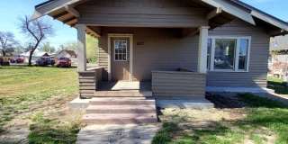 627 Main Ave W Gallery 1