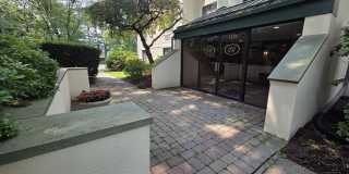 1525 E Putnam Avenue Gallery 1