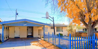 Refurbished 3bd Single Story House With Carport  Large Yards Gallery 1