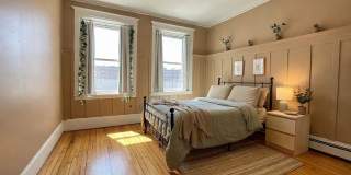 XL Modern & Sunny Apt near T!  Perfect for BU students and working pros alike! Gallery 1
