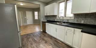 Beautiful 4 Bedroom 1.5 Bathroom Townhome in Minneapolis! Gallery 5